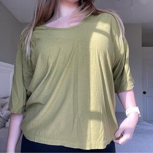 (27.99) Large Ko+o Green Relaxed Boxy 3/4 Sleeve Tee